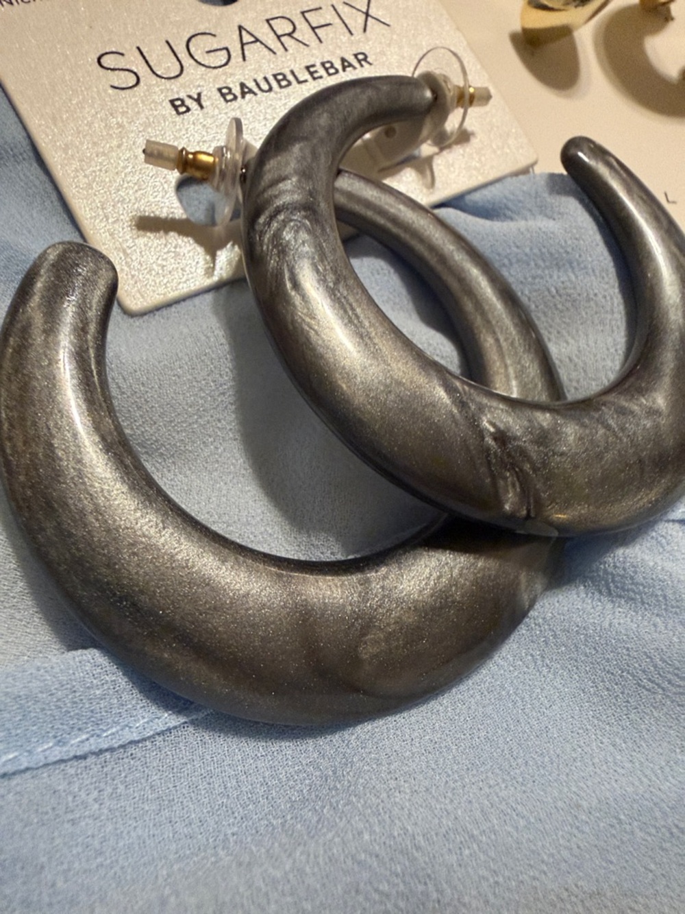 New Earrings Set Hoop Shell Goldtone - Picture 3 of 11